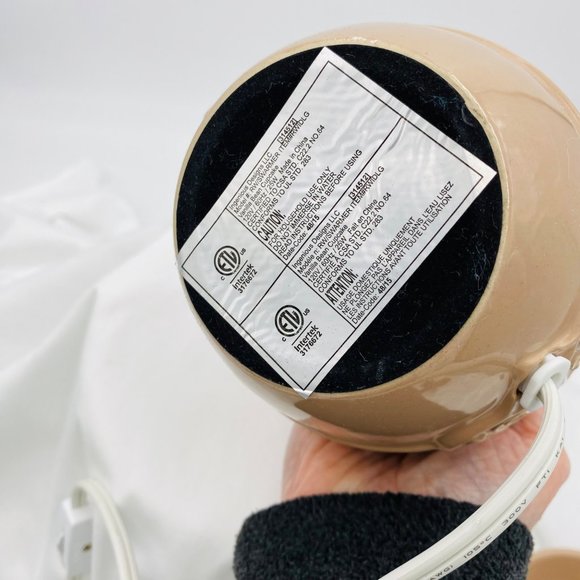 Electric scented wax melter with plumeria wax included - Picture 9 of 9